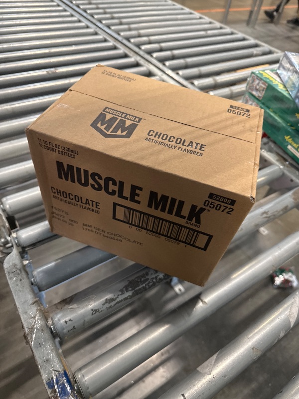 Photo 1 of Muscle Milk Pro Advanced Nutrition Protein Shake, Knockout Chocolate, 11.16 Fl Oz (Pack of 12), 32g Protein, 1g Sugar, 16 Vitamins & Minerals, 5g Fiber, Workout Recovery, Energizing Snack, Packaging May Vary