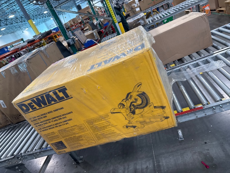 Photo 3 of ***LOOKS NEW** DEWALT Sliding Compound Miter Saw, 12-Inch (DWS779)