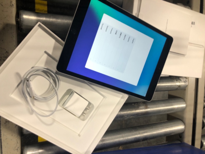 Photo 1 of Apple iPad (9th Generation): with A13 Bionic chip