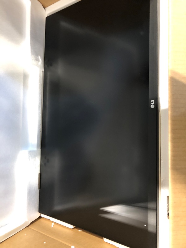 Photo 1 of LG UltraFine UHD 27-Inch 4K UHD 2160p Computer Monitor 27UN850-W, IPS with VESA DisplayHDR 400, AMD FreeSync, and USB-C, White,Silver