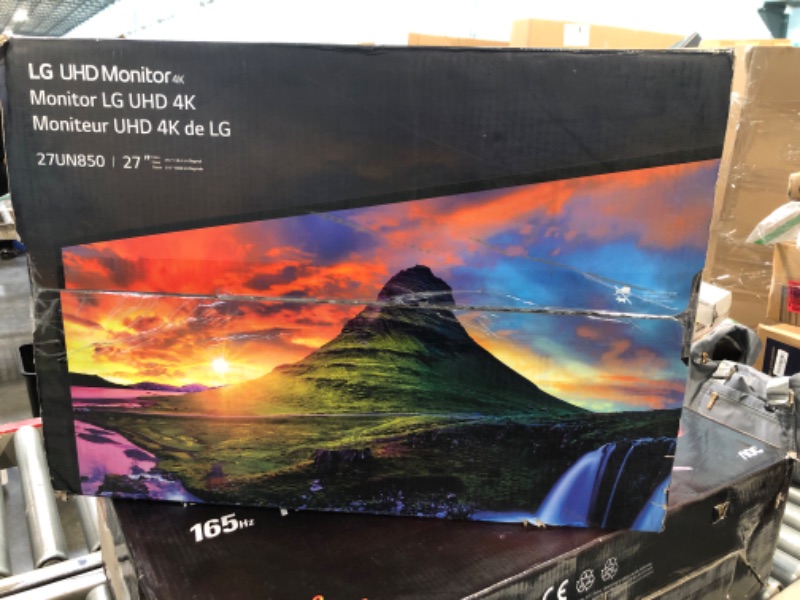 Photo 1 of LG UltraFine UHD 27-Inch 4K UHD 2160p Computer Monitor 27UN850-W, IPS with VESA DisplayHDR 400, AMD FreeSync, and USB-C, White,Silver
