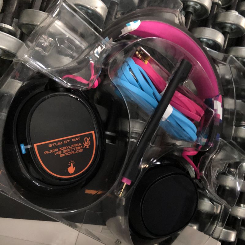 Photo 3 of ***USED***HEADBAND IS DAMAGED***PArts only***Skullcandy SLYR Pro Multi-Platform Over-Ear Wired Gaming Headset, Enhanced Sound Perception, AI Microphone, Works with Xbox Playstation and PC - Black Digi-Hype