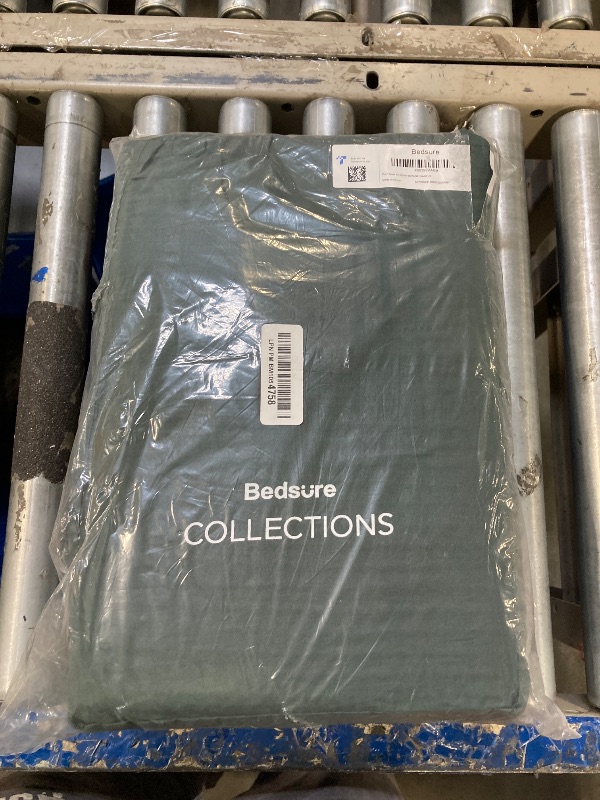 Photo 1 of Bedsure Cotton Duvet Cover King - 100% Cotton Waffle Weave Forest Green Duvet Cover King Size, Soft and Breathable Duvet Cover Set for All Season (King, 104"x90")