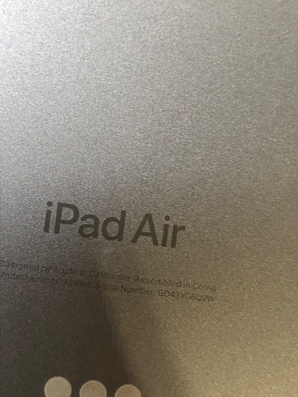 Photo 3 of ***most like new*** Apple iPad Air 13-inch (M2): Built for Apple Intelligence, Liquid Retina Display, 256GB, 12MP Front/Back Camera, Wi-Fi 6E, Touch ID, All-Day Battery Life — Space Gray