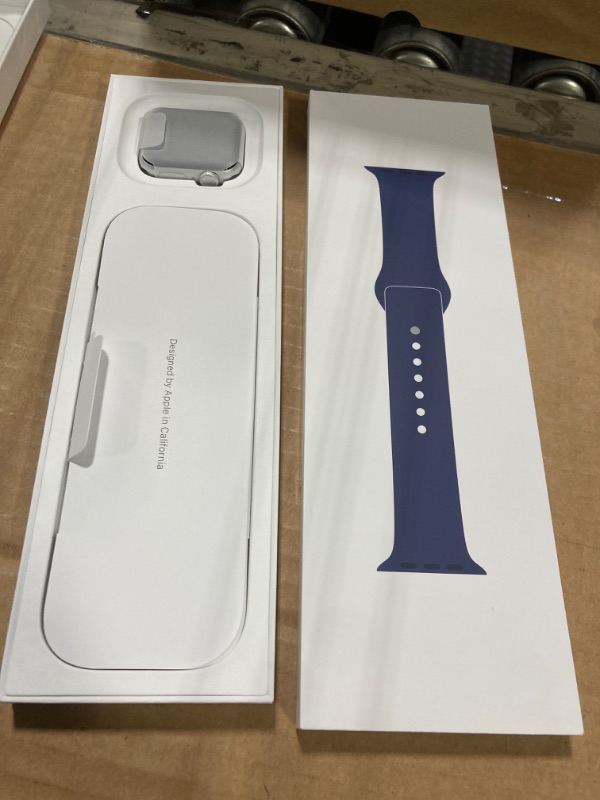 Photo 2 of ***OPEN FOR INSPECTION***
Apple Watch SE (2nd Gen) [GPS 40mm] Smartwatch with Silver Aluminium Case with Denim Sport Band S/M. Fitness and Sleep Trackers