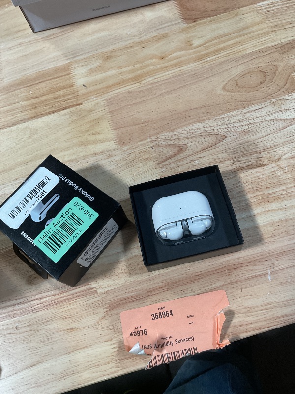 Photo 1 of **Left Ear  WONT CHARGE**Samsung Galaxy Buds 3 Pro AI True Wireless Bluetooth Earbuds, Noise Cancelling, Sound Optimization, Redesigned Comfort Fit, White [US Version, Amazon Exclusive, 2Yr Warranty]