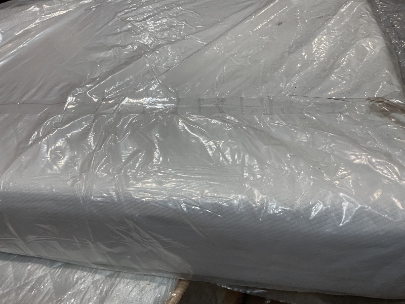 Photo 1 of **DIRT FROM TRANSPORT **Zinus 5 Inch Twin Green Tea Memory Foam Mattress [New Version], Fiberglass Free, Medium Firm Feel, Zoned Pressure Relief, Certified Safe Foams & Fabric, Mattress in A Box