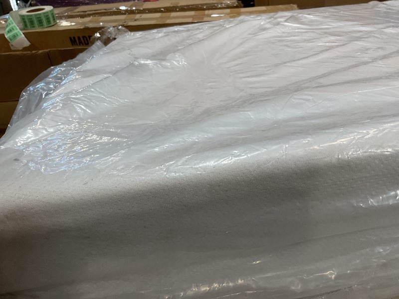 Photo 1 of **DIRT FROM TRANSPORT **Zinus 5 Inch Twin Green Tea Memory Foam Mattress [New Version], Fiberglass Free, Medium Firm Feel, Zoned Pressure Relief, Certified Safe Foams & Fabric, Mattress in A Box