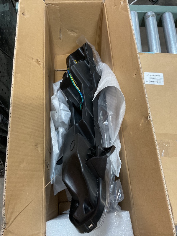 Photo 1 of ***MINOR SCRATCHES** WFLNHB Passenger Right Side Fog Light Replacement for 2019-2021 Chevy Malibu Sedan DRL Bumper Turn Signal Lamp 84575553 84575552