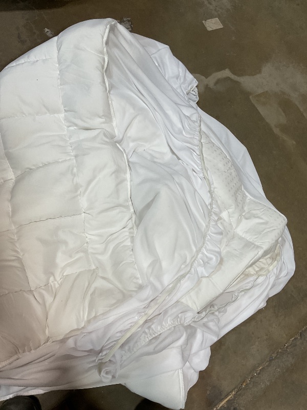 Photo 1 of **DIRT FROM TRANSPORT **EASELAND Queen Size Mattress Pad Pillow Top Mattress Cover Quilted Fitted Mattress Protector Cotton Top Stretches up 8-21" Deep Pocket Cooling Mattress Topper (60x80 inch, White)