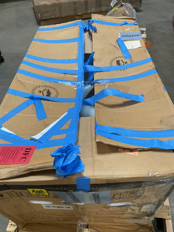 Photo 1 of ***USED/DIRTY***Empava Freestanding Bathtub, Acrylic Soaking Tub with Brushed Nickel Drain & Overflow – Modern Standalone Shower Tub, Non-Slip Flat Bottom Design, Glossy White, 59 Inch,cUPC Certified