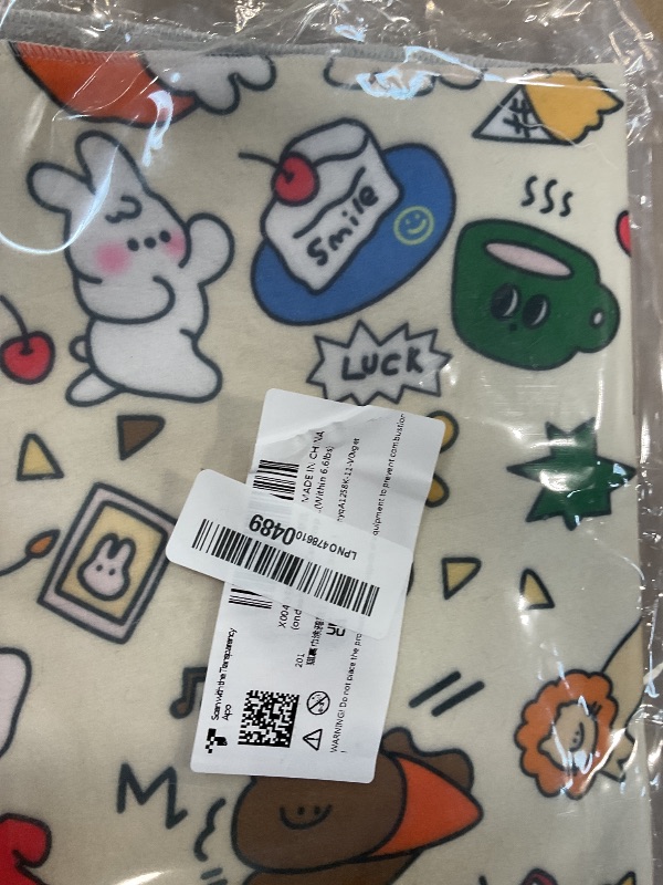 Photo 1 of 21.7 In Cat Wrap for Cutting Nails, Self-Adhesive Cat Grooming Wrap Anti-Escape Cat Restraint for Nail Clipping Cat Swaddle Wrap Cat Wrapping Cloth for Pet Cleaning and Beauty (Within 6.6 lbs)