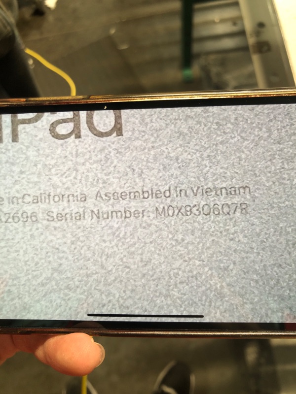 Photo 4 of (POWER TESTED) Apple iPad (10th Generation): with A14 Bionic chip