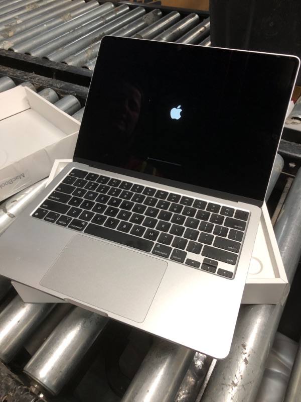 Photo 5 of ***IT NEEDS TO BE RESET***Apple 2024 MacBook Air 13-inch Laptop with M3 chip: Built for Apple Intelligence, 13.6-inch Liquid Retina Display, 24GB Unified Memory, 512GB SSD Storage, Backlit Keyboard, Touch ID; Silver