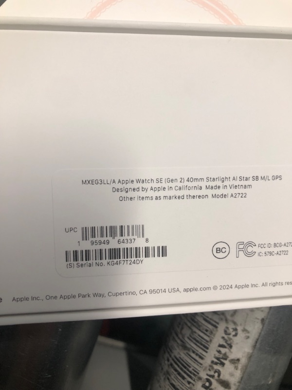 Photo 5 of ***FACTORY SEALED*** Apple Watch SE (2nd Gen) [GPS 40mm] Smartwatch with Starlight Aluminium Case with Starlight Sport Band M/L. Fitness and Sleep Trackers, Crash Detection, Heart Rate Monitor, Retina Display