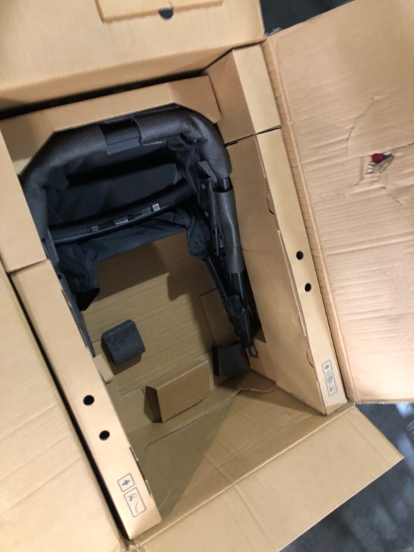 Photo 6 of ***USED - MISSING BASSINET - SEE PICTURES***
UPPAbaby Vista V2 Stroller / Convertible Single-To-Double System / Bassinet, Toddler Seat, Bug Shield, Rain Shield, and Storage Bag Included / Greyson (Charcoal Mélange/Carbon Frame/Saddle Leather)