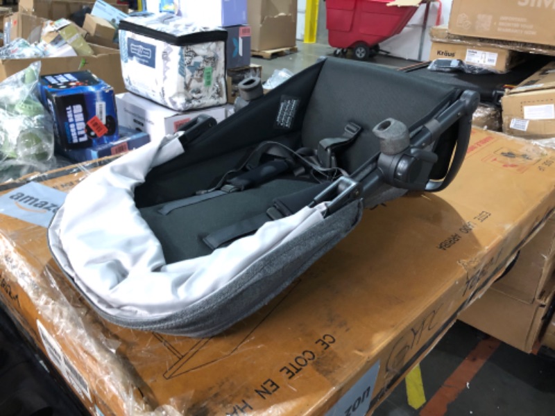 Photo 9 of ***USED - MISSING BASSINET - SEE PICTURES***
UPPAbaby Vista V2 Stroller / Convertible Single-To-Double System / Bassinet, Toddler Seat, Bug Shield, Rain Shield, and Storage Bag Included / Greyson (Charcoal Mélange/Carbon Frame/Saddle Leather)