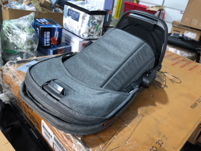 Photo 4 of ***USED - MISSING BASSINET - SEE PICTURES***
UPPAbaby Vista V2 Stroller / Convertible Single-To-Double System / Bassinet, Toddler Seat, Bug Shield, Rain Shield, and Storage Bag Included / Greyson (Charcoal Mélange/Carbon Frame/Saddle Leather)