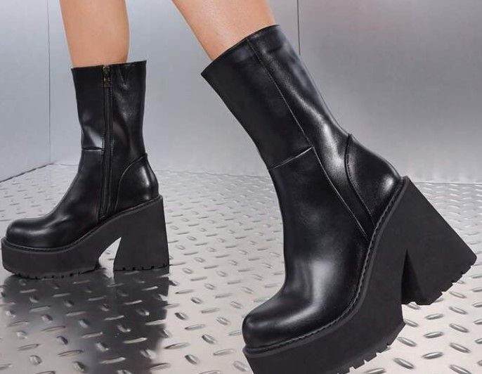 Photo 1 of (8.5) Cool Fashion Women Motorcycle Boots Chunky High Heels Platform Ankle Punk Goth Holloween Cosplay Shoes