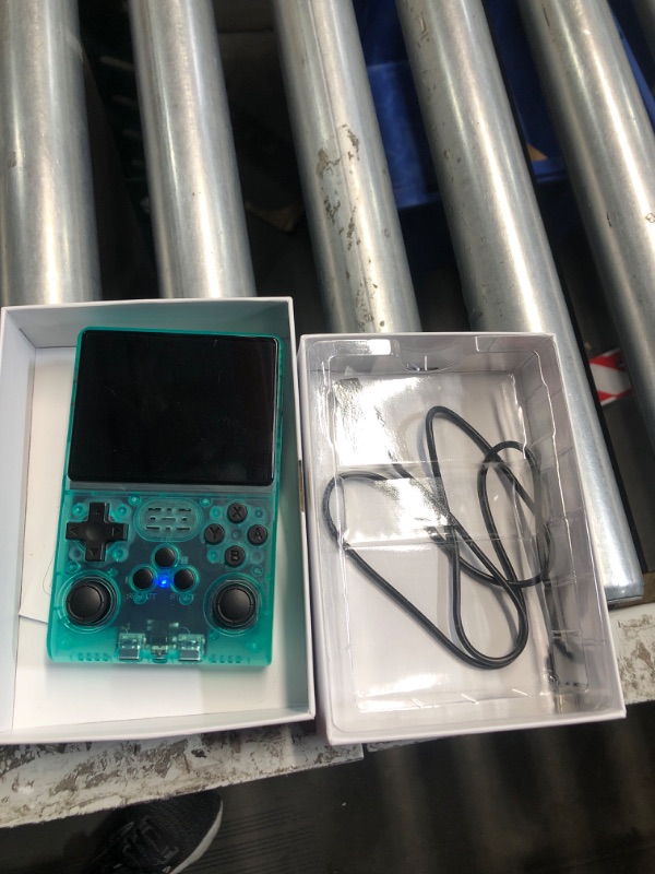 Photo 3 of ***NON-REFUNDABLE, NON-FUNCTIONAL, PARTS ONLY, MISSING MEMORY CARD*** DOES NOT POWER ON
[30000 in 1? R40S Pro Retro Handheld Game Console, Video Game Console, 3.5 inch IPS Screen, More Than 20 Emulator, 256G TF Card (Green)