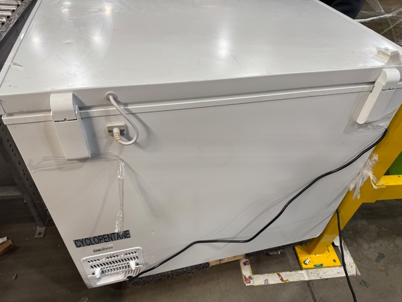 Photo 2 of *POWERS ON** 8.8 cu. ft. Hubspace Powered Manual Defrost Convertible Chest Freezer with LED Light in White


