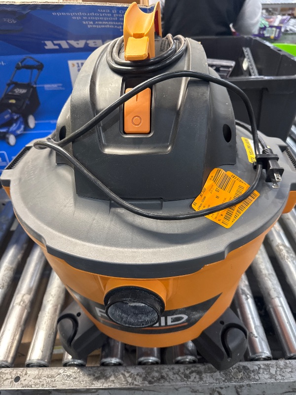 Photo 4 of *POWERS ON** 9 Gallon 4.25 Peak HP NXT Shop Vac Wet Dry Vacuum with General Debris Filter, Locking Hose and Accessory Attachments
