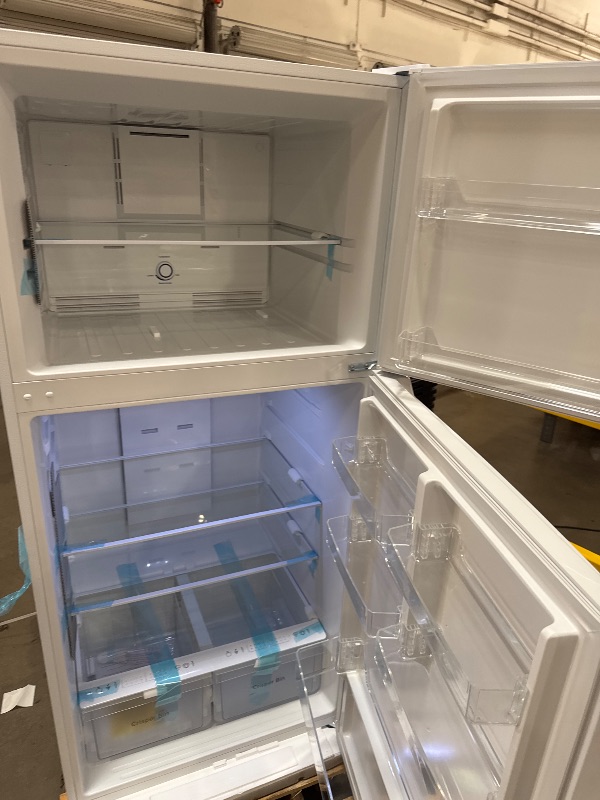 Photo 6 of *POWERS ON** Kenmore 4661342 30" W Top Freezer Refrigerator with Adjustable Glass Shelving, Humidity Control Crispers, Quiet and Energy Efficient Inverter Compressor, White
