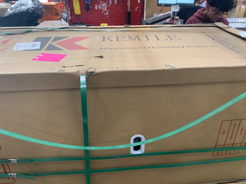 Photo 1 of Chehery Guitar Display Case, Guitar Humidifiers, Humidification and Dehumidifier, Electric Guitar Acoustic Guitar Display Case, Used for Maintain Guitar - Collectible Guitar (C03)