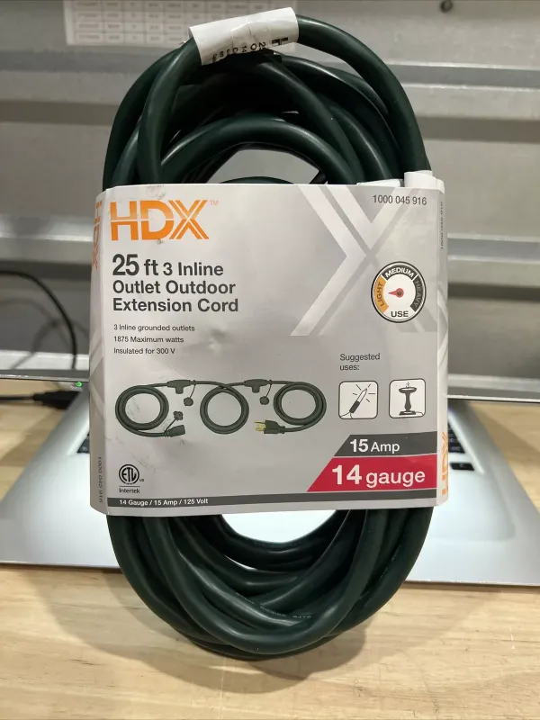 Photo 1 of ! HDX Home Depot 25ft 14 Gauge 3 Inline Outlet Outdoor Extension Cord Green
