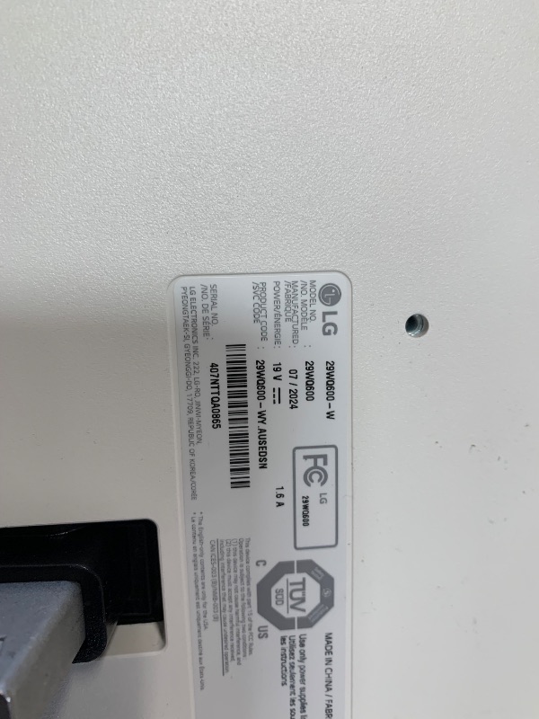 Photo 1 of LG UltraWide FHD 29-Inch Computer Monitor 29WQ600-W, IPS with HDR 10 Compatibility, AMD FreeSync, and USB Type-C, White/Silver