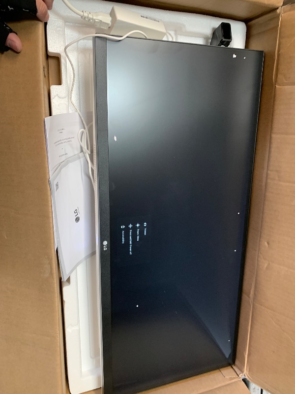 Photo 1 of LG UltraWide FHD 29-Inch Computer Monitor 29WQ600-W, IPS with HDR 10 Compatibility, AMD FreeSync, and USB Type-C, White/Silver