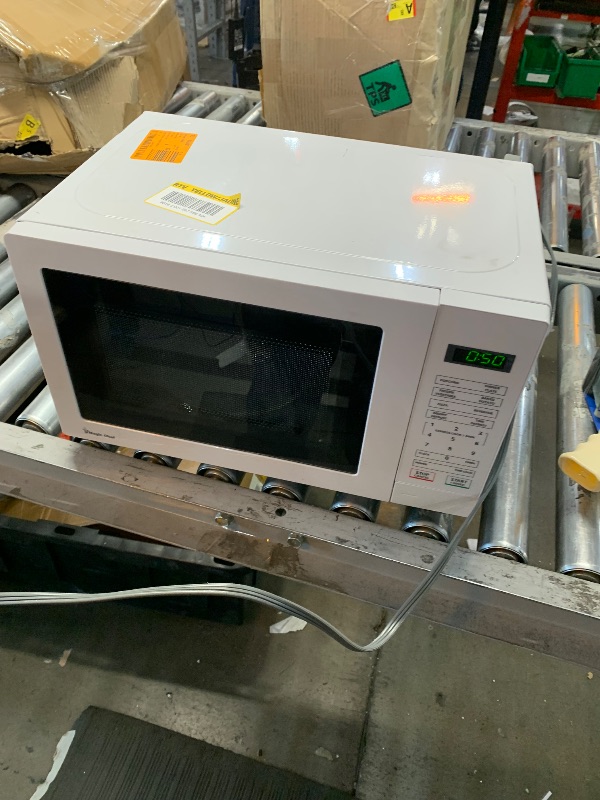 Photo 1 of 0.7 cu. ft. 700-Watt Countertop Microwave in White