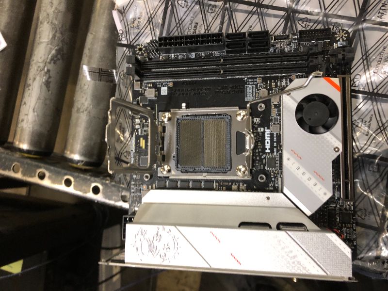 Photo 2 of MSI MPG B650I Edge WiFi Gaming Motherboard (AMD Ryzen 9000/8000/7000 Series Processors, AM5, DDR5, PCIe 4.0, M.2, SATA 6Gb/s, USB 3.2 Gen 2, HDMI, Wi-Fi 6E, Bluetooth 5.3, 2.5Gbps LAN, Mini-ITX)