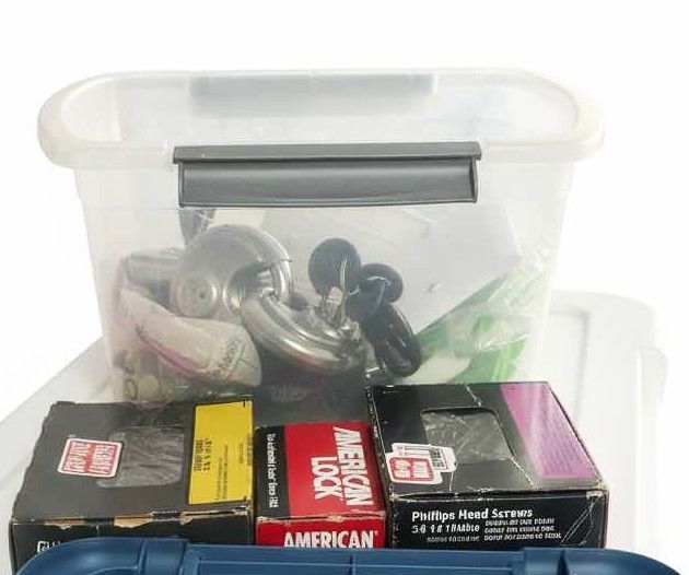 Photo 1 of TOTE WITH SCREWS AND LOCKS