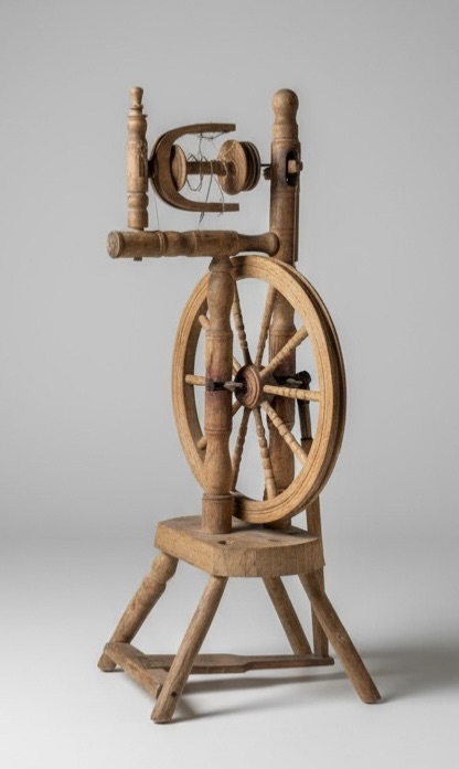 Photo 1 of ANTIQUE SPINNING WHEEL H33.5”