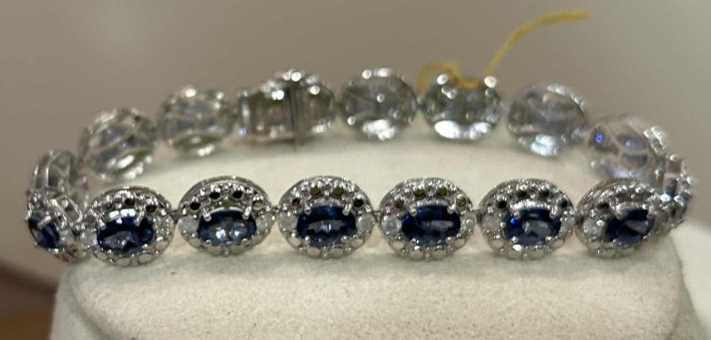 Photo 1 of STERLING SILVER W NATURAL TANZANITE ZOISITE (16 PCS) APPROX 9.97 CTW OVAL FACETED AND NATURAL DIAMOND 1.50 CTW BRACELET GGA CERTIFIED -BR009106
