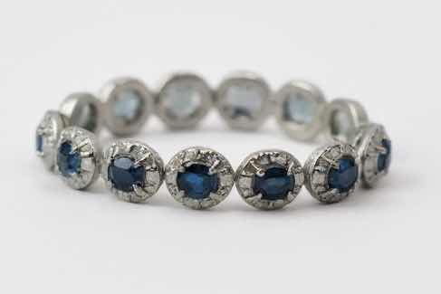 Photo 1 of STERLING SILVER W NATURAL TANZANITE ZOISITE (16 PCS) APPROX 9.97 CTW OVAL FACETED AND NATURAL DIAMOND 1.50 CTW BRACELET GGA CERTIFIED -BR009106