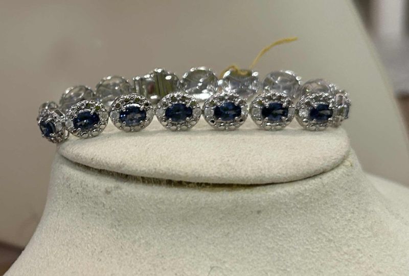 Photo 1 of STERLING SILVER W NATURAL TANZANITE ZOISITE (16 PCS) APPROX 9.97 CTW OVAL FACETED AND NATURAL DIAMOND 1.50 CTW BRACELET GGA CERTIFIED -BR009106