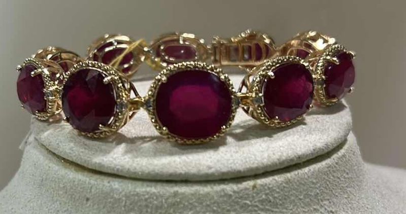 Photo 1 of STERLING SILVER W GOLD OVERLAY W NATURAL RUBY CORUNDUM OVAL BRILLIANT FACETED (10 PCS) APPROX 85.98 CTW AND NATURAL DIAMOND ROUND BRILLIANT CUT 0.65 CTW BRACELET GGA CERTIFIED -BR009104