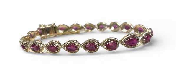 Photo 1 of 925 STERLING SILVER W GOLD OVERLAY RUBY CORUNDUM & DIAMOND BRACELET
19 RUBIES APPROX 7.14 CTW AND DIAMONDS APPROX 0.44 CTW
GGA CERTIFIED -BR009105