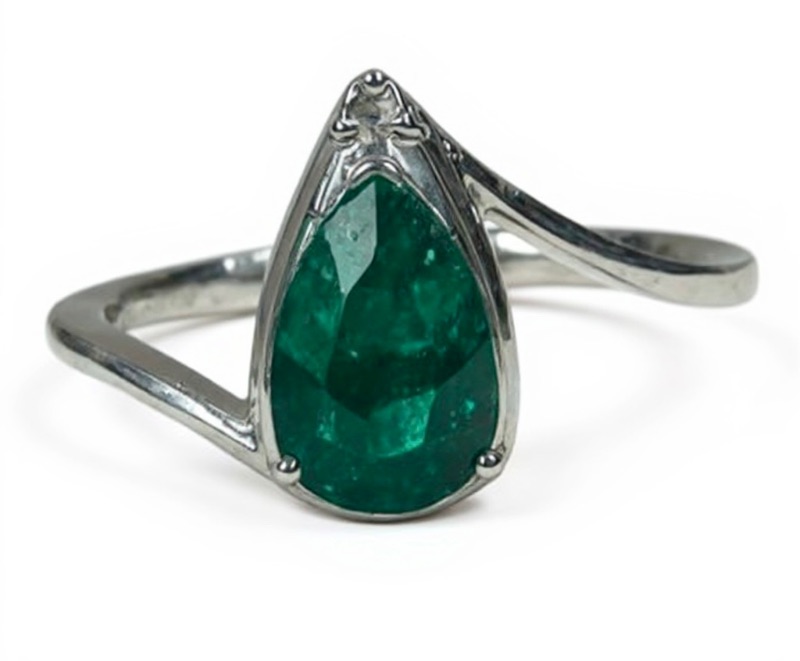 Photo 1 of 925 STERLING SILVER EMERALD BERYL & DIAMOND RING
EMERALD APPROX 1.27 CTW AND DIAMOND 0.02 CTW
GGA CERTIFIED (EST SIZE 8) -RN040652