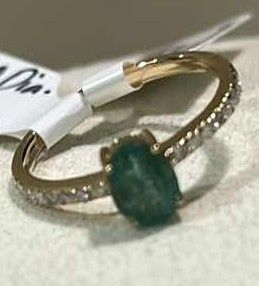 Photo 1 of 925 STERLING SILVER W 18K GOLD OVERLAY EMERALD BERYL & DIAMOND RING
EMERALD APPROX 0.73 CTW AND DIAMONDS APPROX 0.20 CTW
GGA CERTIFIED (EST SIZE 7.5) - RN040651