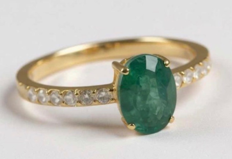 Photo 1 of 925 STERLING SILVER W 18K GOLD OVERLAY EMERALD BERYL & DIAMOND RING
EMERALD APPROX 0.73 CTW AND DIAMONDS APPROX 0.20 CTW
GGA CERTIFIED (EST SIZE 7.5) - RN040651
