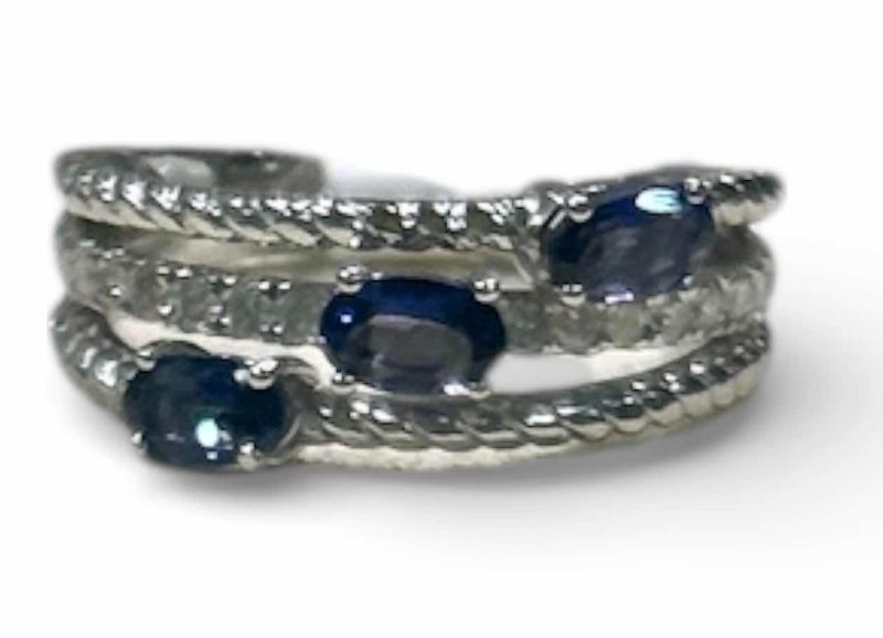 Photo 1 of 925 STERLING SILVER TANZANITE & DIAMOND RING
3 TANZANITES APPROX 0.68 CTW AND DIAMONDS APPROX 0.25 CTW
GGA CERTIFIED (EST SIZE 7)- RN040645