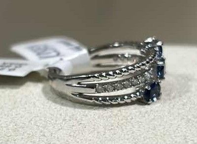 Photo 1 of 925 STERLING SILVER TANZANITE & DIAMOND RING
3 TANZANITES APPROX 0.68 CTW AND DIAMONDS APPROX 0.25 CTW
GGA CERTIFIED (EST SIZE 7)- RN040645