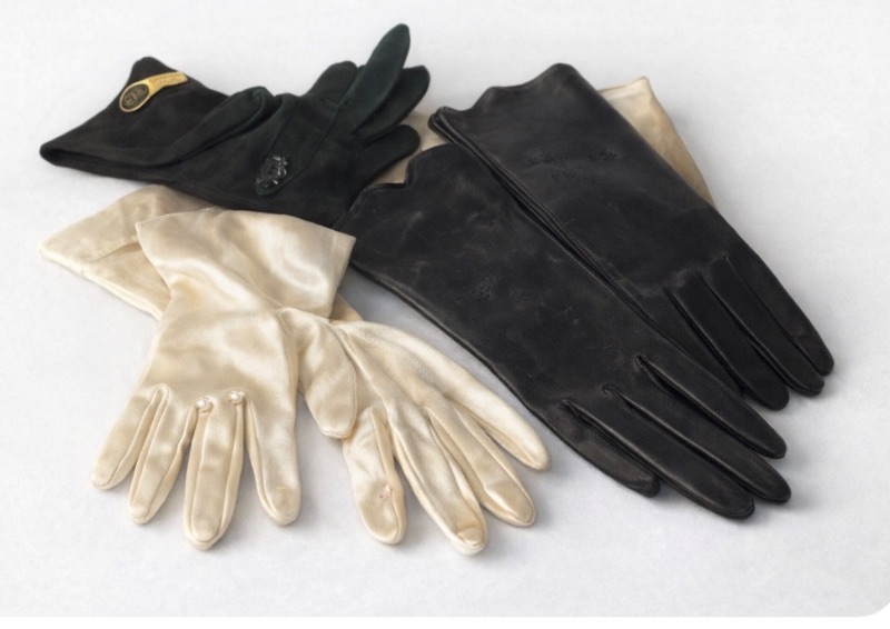 Photo 1 of 3 PAIRS OF WOMEN’S GLOVES