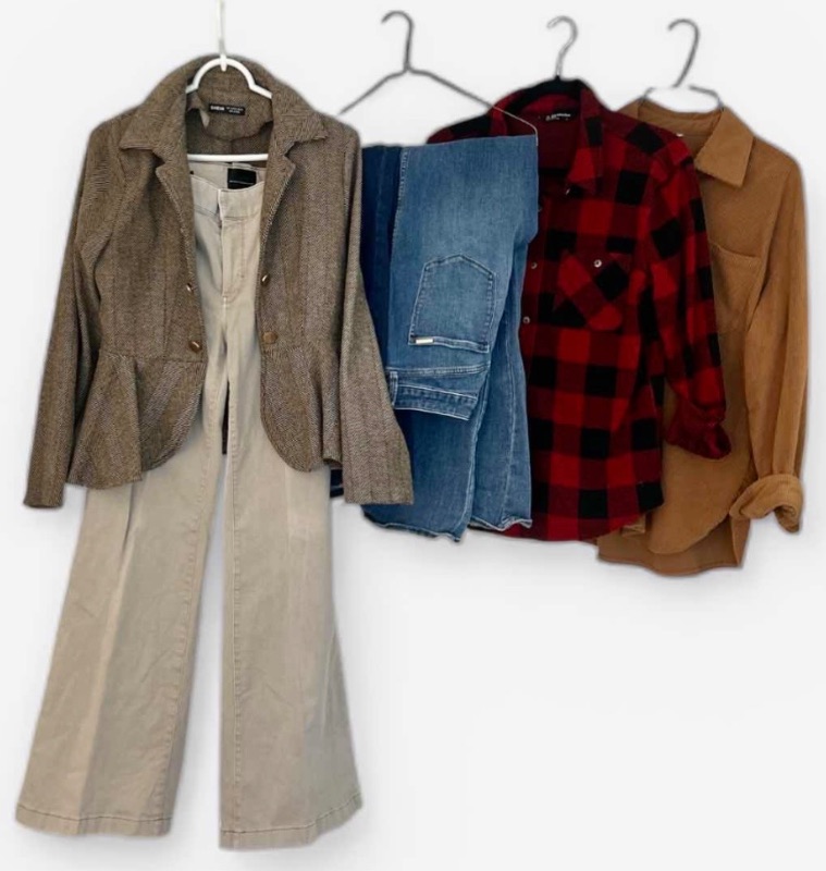 Photo 1 of WOMENSWEAR - 6 PIECES WOMENS CLOTHING SIZE MED