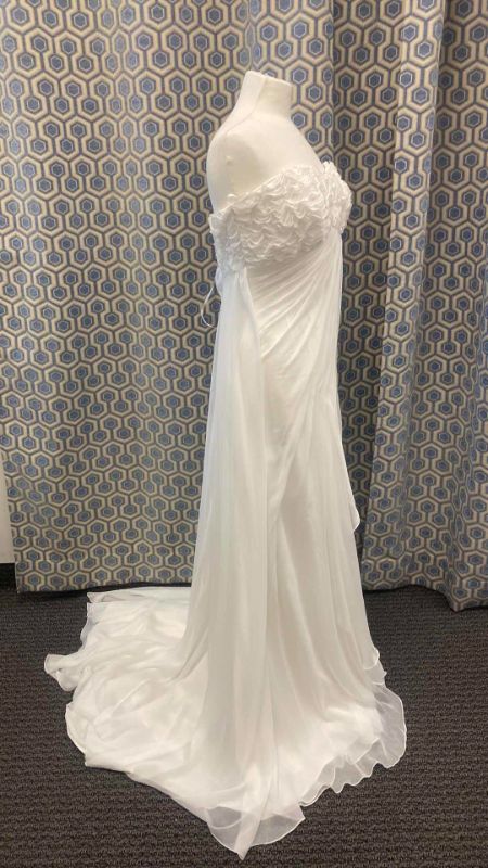 Photo 1 of BRIDAL GOWN “PRONOVIAS” IVORY CHIFFON SIZE 10