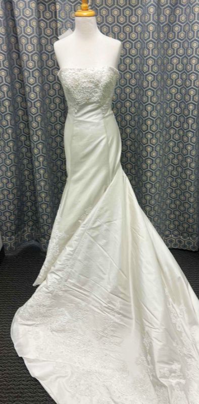Photo 1 of BRIDAL GOWN - "CASABLANCA" SILKY TAFFETA STRAPLESS, FITTED LACE BODICE, IVORY PLATINUM WEDDING DRESS SIZE 10