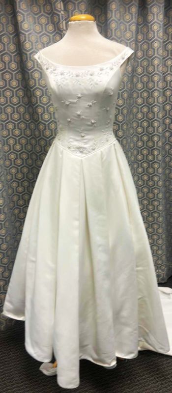 Photo 1 of BRIDAL GOWN “PALOMA BLANCA” FULL SKIRT, OFF SHOULDER, DIAMOND WHITE SIZE 8